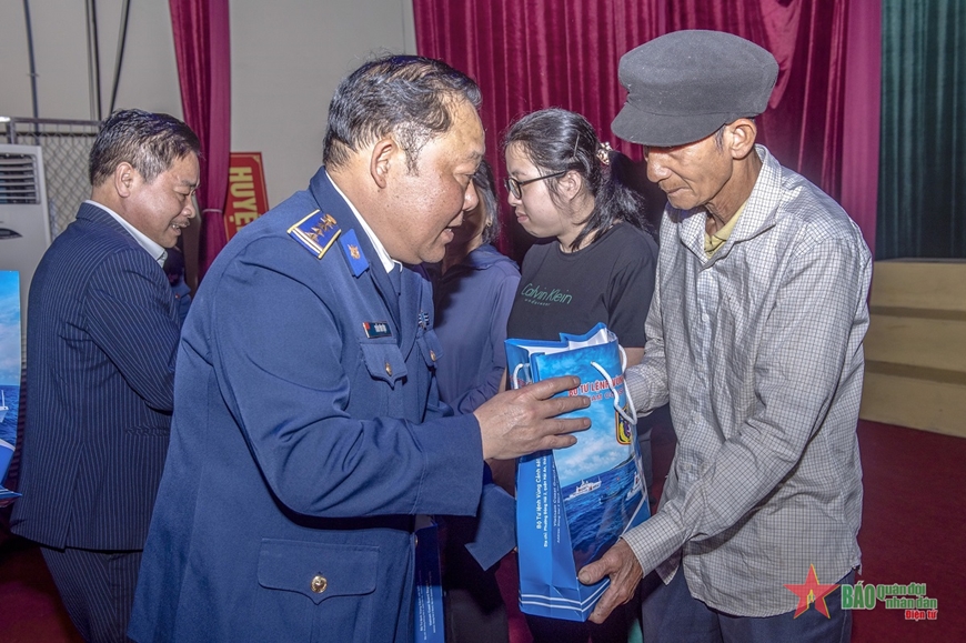 Huyện Nghi Xu&acirc;n tăng cường c&ocirc;ng t&aacute;c tuy&ecirc;n truyền về biển, đảo