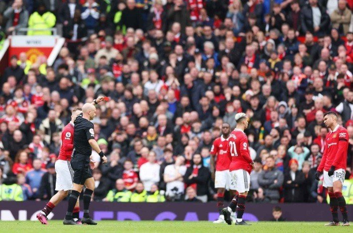 Chơi thiếu người, MU vẫn có điểm trước Southampton