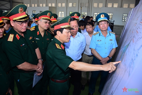 Thượng tướng Nguyễn Tân Cương kiểm tra việc bàn giao đất quốc phòng thực hiện dự án nhà ga hành khách T3