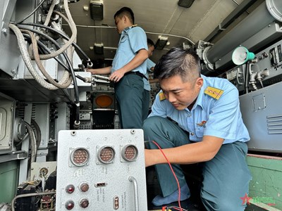 兵士たちに熱狂の火を撒き散らす