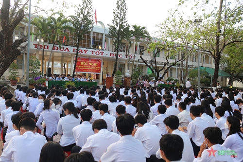 Hải đoàn 42 tuyên truyền biển, đảo và Luật thanh niên Việt Nam tại Cà Mau