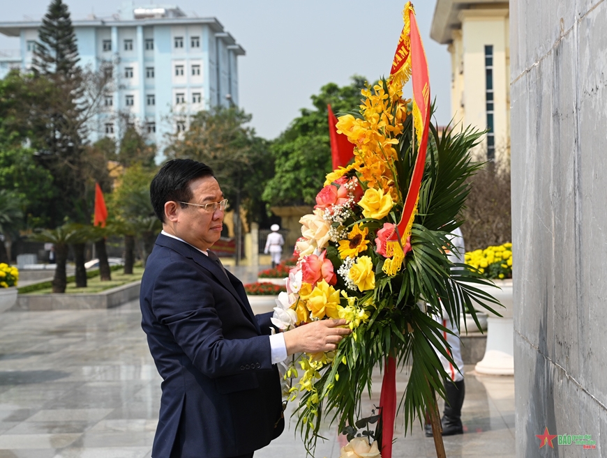 Chủ tịch Quốc hội Vương Đình Huệ thăm làm việc tại Hưng Yên