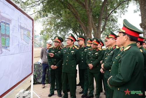Thượng tướng Vũ Hải Sản kiểm tra một số dự án xây dựng doanh trại của Bộ tư lệnh 86
