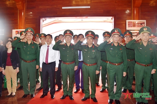 Dâng hương kỷ niệm 110 năm Ngày sinh Đại tướng Chu Huy Mân