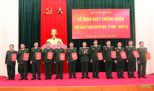 Thượng tướng Nguyễn Tân Cương chủ trì Lễ trao Giấy chứng nhận chức danh sĩ quan chuyên môn - kỹ thuật - nghiệp vụ năm 2022
