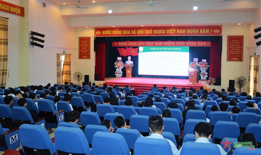 Học viện Quân y tổ chức tuyên truyền, hướng nghiệp tuyển sinh quân sự năm 2023 tại Thanh Hóa