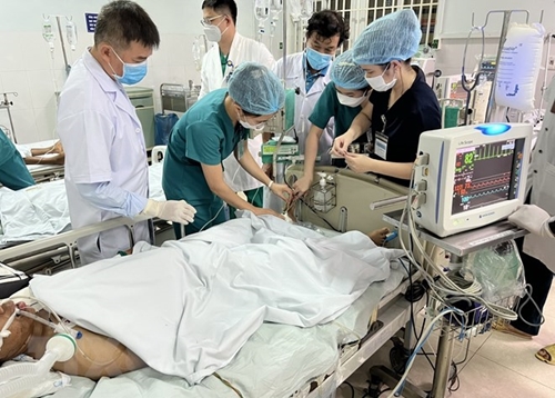 Tập trung nguồn lực cứu chữa bệnh nhân bị ngộ độc thực phẩm tại Quảng Nam 