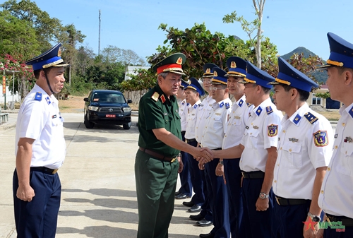Thượng tướng Võ Minh Lương thăm, kiểm tra, làm việc với một số đơn vị tại huyện đảo Côn Đảo