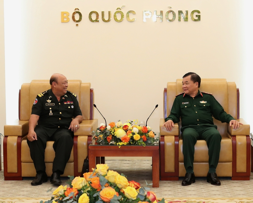 Thượng tướng Hoàng Xuân Chiến tiếp Tùy viên Quân sự Campuchia tại Việt Nam