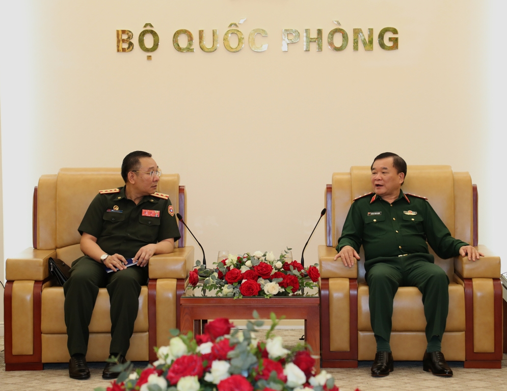 Thượng tướng Hoàng Xuân Chiến tiếp Tùy viên Quốc phòng Lào tại Việt Nam