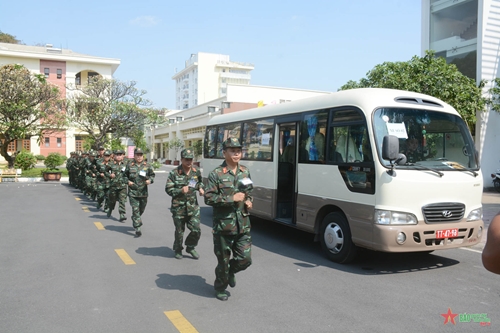 Lễ xuất quân kiểm định viên quân sự tham gia hỗ trợ kiểm định xe cơ giới dân sự