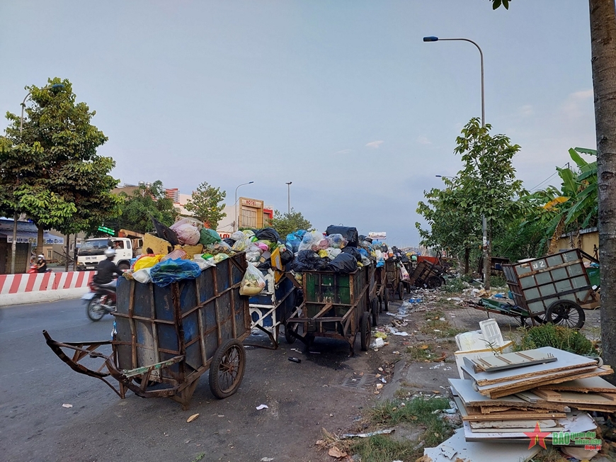 Cần Thơ: Ngổn ngang bãi tập kết rác trên các trục đường