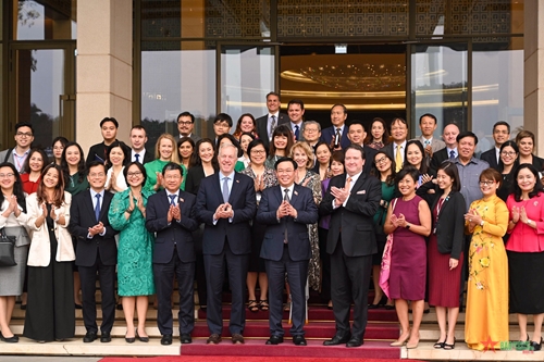 Quốc hội Việt Nam cam kết tạo khuôn khổ pháp lý ổn định, minh bạch, thuận lợi cho nhà đầu tư nước ngoài