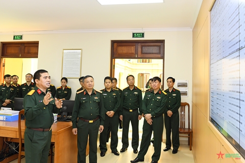 Trung tướng Lê Quang Minh thăm và làm việc tại Bảo hiểm xã hội Bộ Quốc phòng