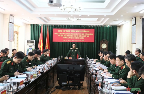 Trung tướng Nguyễn Doãn Anh làm việc tại Học viện Hậu cần