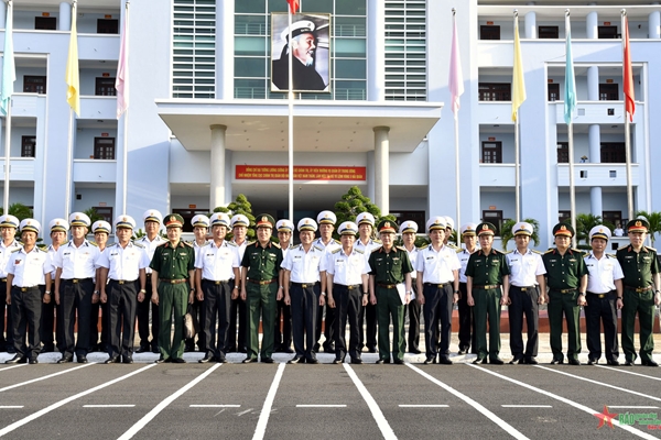 Đại tướng Lương Cường thăm, làm việc tại Bộ tư lệnh Vùng 5 Hải quân và Bộ tư lệnh Vùng Cảnh sát biển 4
