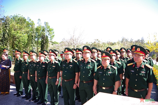 Bộ Tham mưu Quân khu 7 tổ chức chương trình giáo dục truyền thống tại huyện Côn Đảo