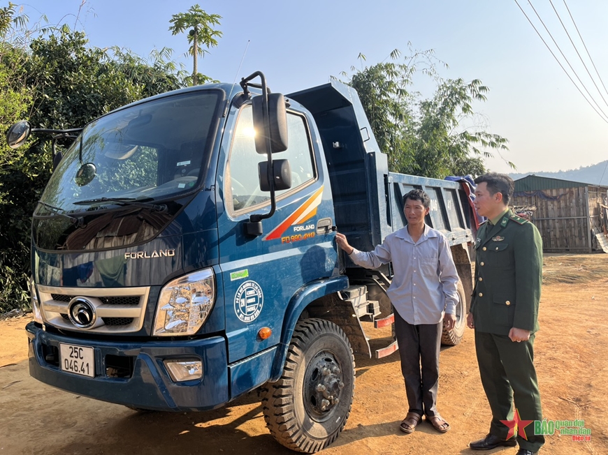 Những người con của bản - Bài 2: Chung tay chăm lo cho cuộc sống đồng bào