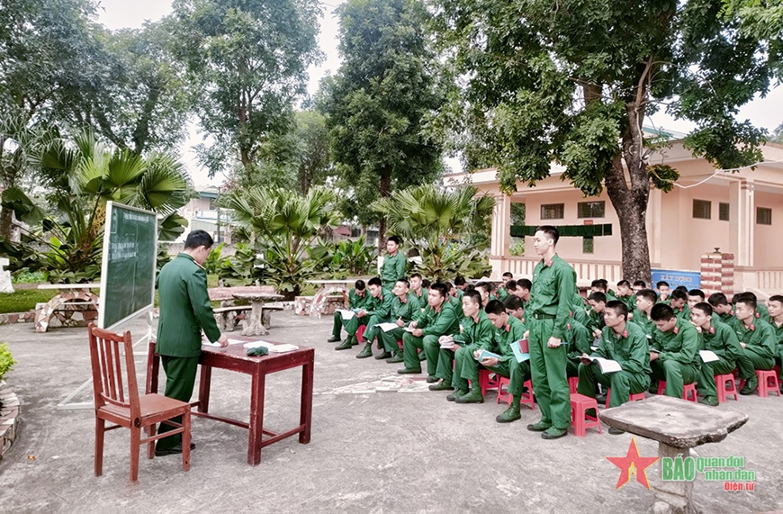 Một buổi giáo dục truyền thống tại Lữ đoàn 368, Quân đoàn 1. 