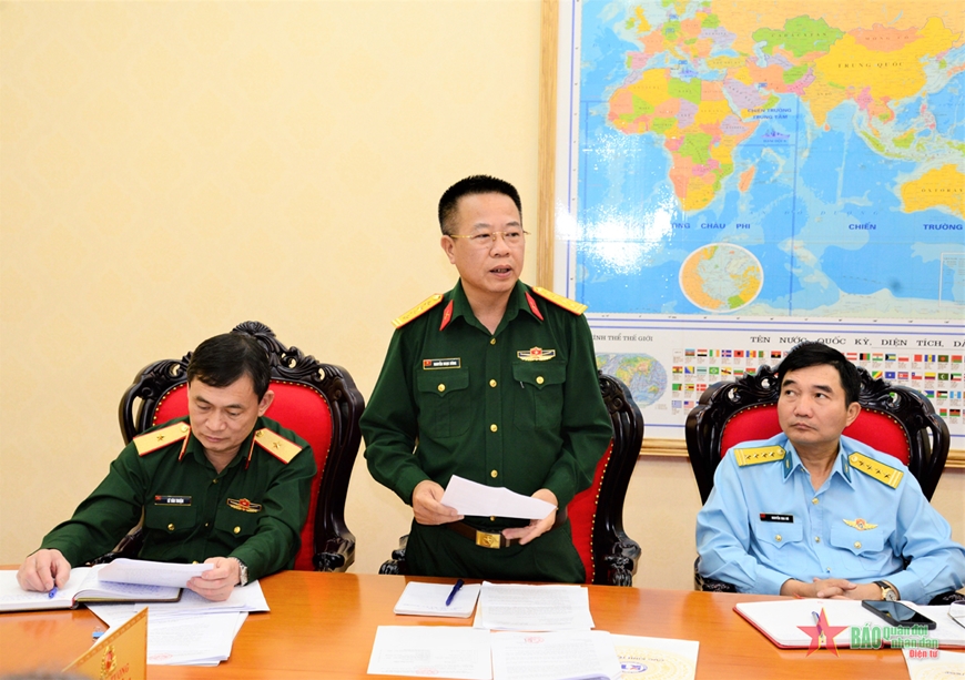  Đại tá Nguyễn Ngọc Dũng, Chủ tịch Hội đồng thành viên kiêm Tổng giám đốc Tổng công ty Thành An báo cáo tình hình triển khai các gói thầu của doanh nghiệp.