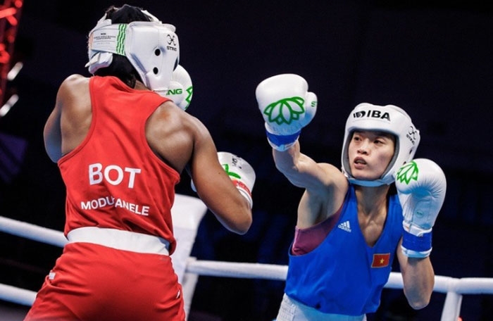       Võ sĩ Nguyễn Thị Tâm (bên phải) tại Giải boxing nữ vô địch thế giới 2023.Ảnh: IBA 