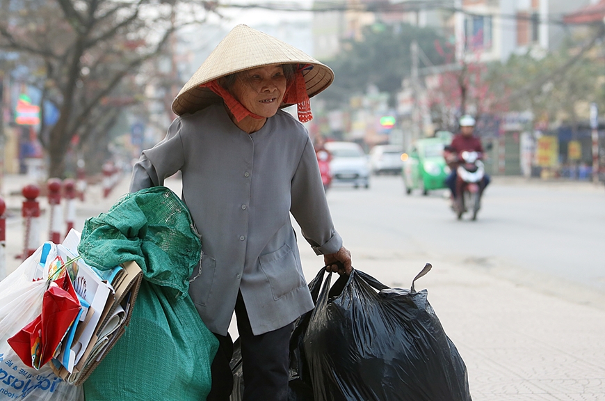 Mức trợ cấp hưu trí xã hội hằng tháng đối với người cao tuổi từ 80 tuổi trở lên mà không có lương hưu là 500.000 đồng/người/tháng. Ảnh minh họa: Vnexpress