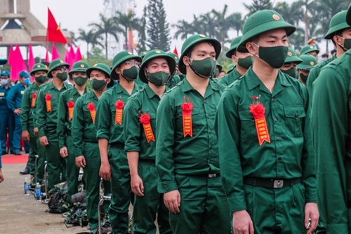 Bộ Quốc phòng trả lời cử tri tỉnh Quảng Bình kiến nghị gắn chế tài với nâng phụ cấp, sửa tiêu chuẩn khám, mở rộng đối tượng nhập ngũ