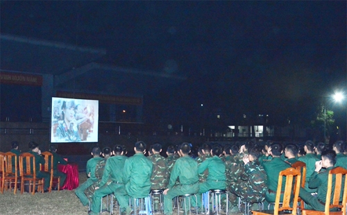 Điện ảnh Quân đội nhân dân chiếu phim “Tiểu đội Hoa Hồng” phục vụ chiến sĩ Thủ đô Hà Nội
