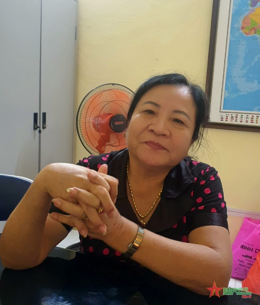Cô Lê Thị Tâm trò chuyện với phóng viên. 