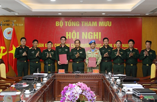 Bàn giao chức vụ Cục trưởng Cục Gìn giữ hòa bình Việt Nam
