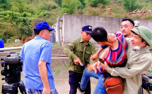 Ủy ban nhân dân tỉnh Hòa Bình chỉ đạo làm rõ thông tin phóng viên bị cản trở tác nghiệp 