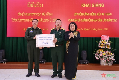 Khai giảng lớp bồi dưỡng tiếng Việt cho cán bộ quân đội nhân dân Lào
