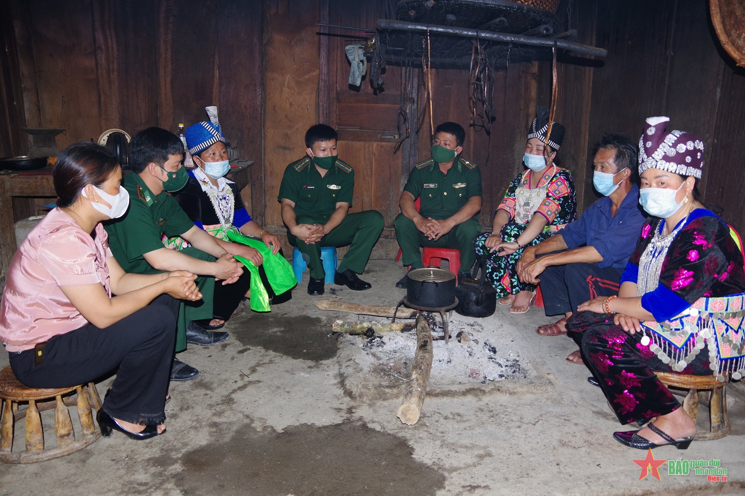 Cầu nối kiến thức pháp luật tới bà con vùng biên