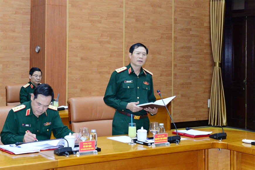 Thượng tướng Nuyễn Tân Cương phát biểu tại hội nghị. 
