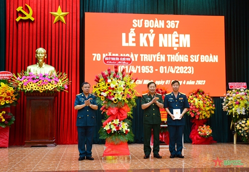 Thượng tướng Lê Huy Vịnh dự lễ kỷ niệm 70 năm truyền thống Sư đoàn 367
