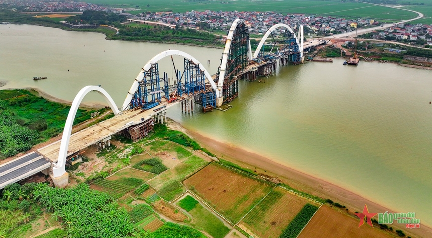 Lào Cai hợp long cầu Làng Giàng - cây cầu thứ 8 bắc qua sông Hồng | Giao  thông | Vietnam+ (VietnamPlus)