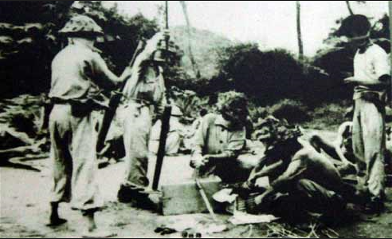 Bộ đội chuẩn bị bộc phá cho trận đánh trong Chiến dịch Thượng Lào, năm 1953. 