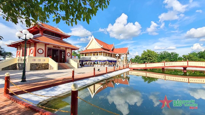 Biểu tượng tình hữu nghị Việt Nam - Lào