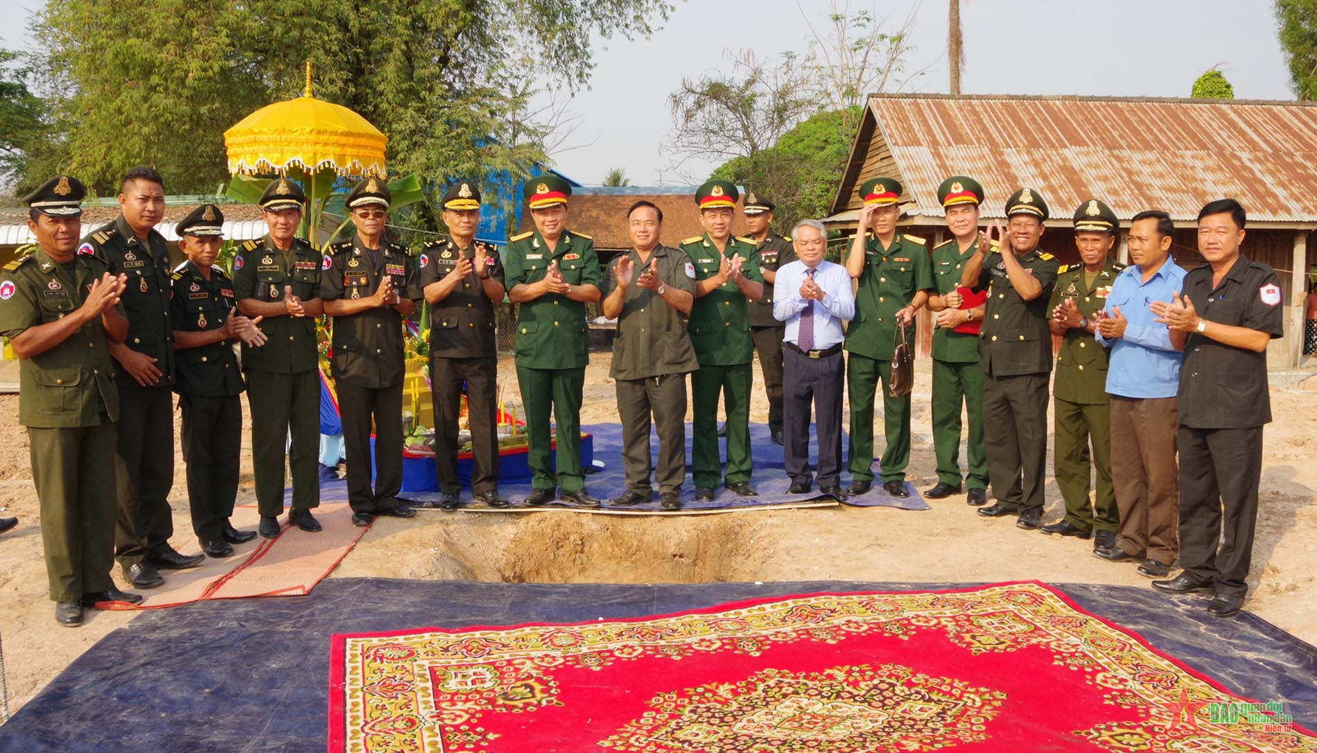 Bộ CHQS tỉnh Bình Thuận: Thăm, chúc Tết tại tỉnh Kampong Chhnang (Campuchia)  