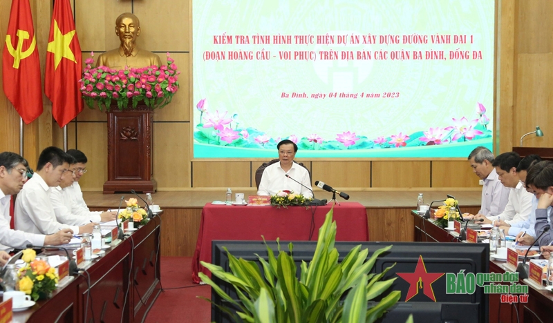 Bí thư Thành ủy Hà Nội Đinh Tiến Dũng phát biểu chỉ đạo, kết luận buổi kiểm tra. 
