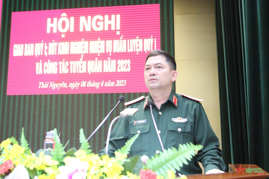 Trung tướng Nguyễn Hồng Thái, Ủy viên Trung ương Đảng, Tư lệnh Quân khu 1 chủ trì Hội nghị. 