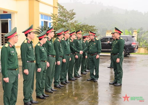 Thượng tướng Võ Minh Lương kiểm tra kết quả thực hiện nhiệm vụ tại Trại Tạm giam Quân khu 2