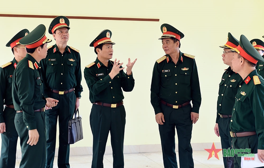  Thượng tướng Nguyễn Tân Cương kiểm tra công tác xây dựng cơ bản tại Trung đoàn 101, Sư đoàn 325.