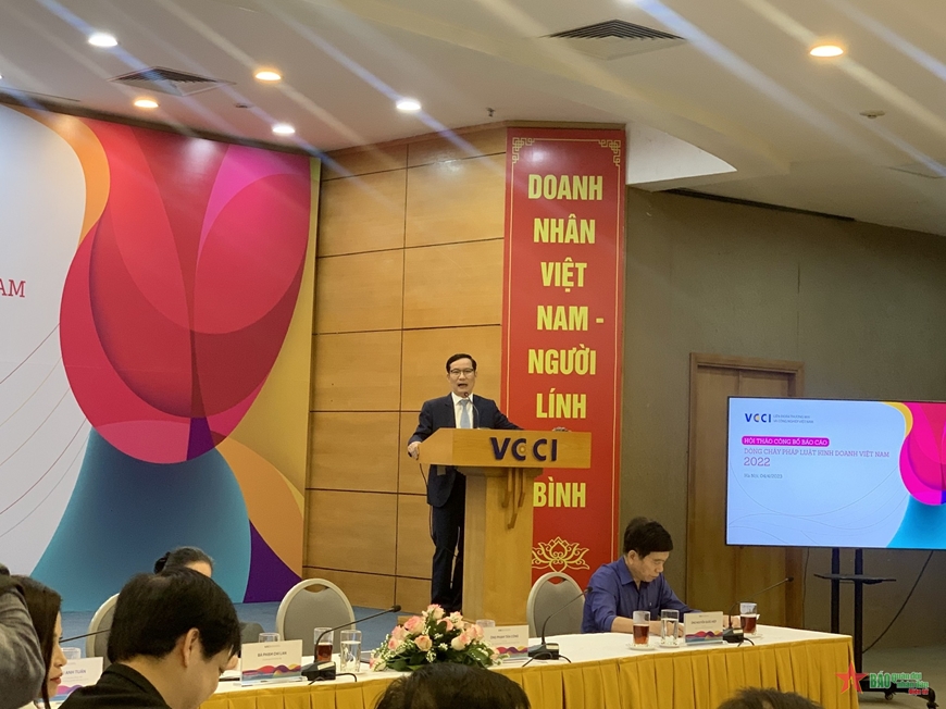 Ông Phạm Tấn Công, Chủ tịch VCCI chia sẻ tại hội thảo.