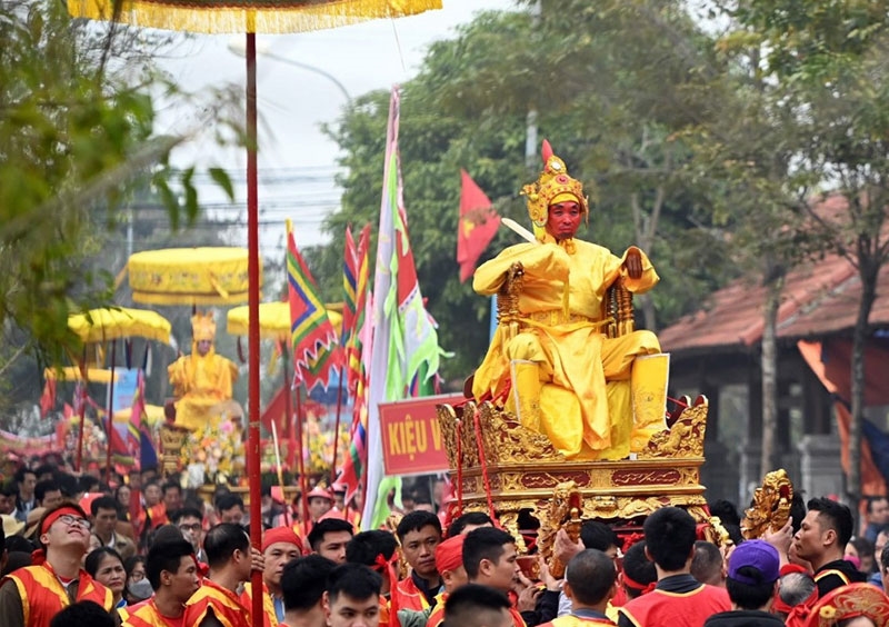  Tái hiện nghi lễ rước vua độc đáo trong Lễ hội đền Sái, làng Thụy Lôi, xã Thụy Lâm (Đông Anh, Hà Nội).Ảnh: NAM NGUYỄN