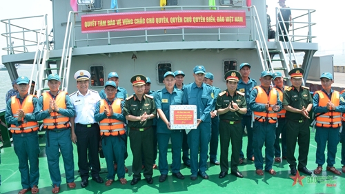 Trung tướng Nguyễn Doãn Anh kiểm tra kết quả thực hiện nhiệm vụ quân sự, quốc phòng tại Đà Nẵng