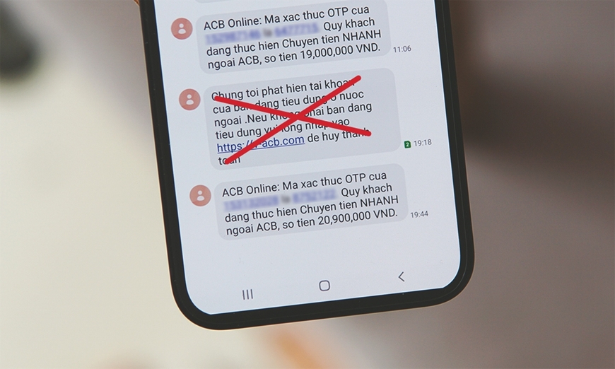  Các tin nhắn mạo danh ngân hàng thường chứa những đường link bất thường. Ảnh minh họa: thoibaonganhang.vn