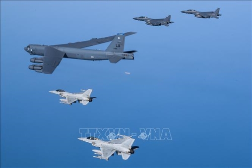 Máy bay ném bom chiến lược B-52H tham gia tập trận không quân Mỹ - Hàn