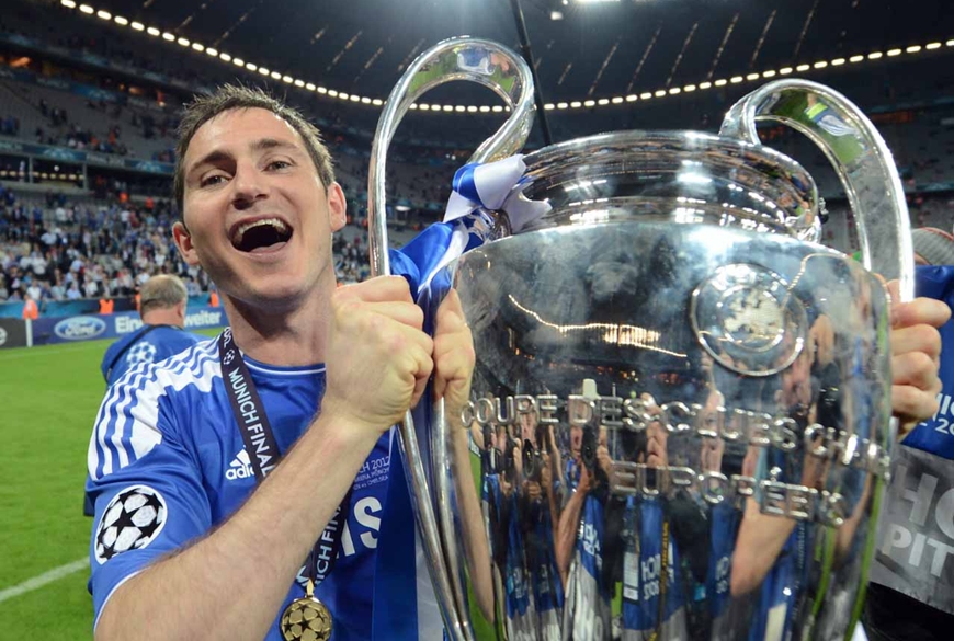 Frank Lampard là một huyền thoại khi chơi bóng trong màu áo Chelsea. Ảnh: Football London