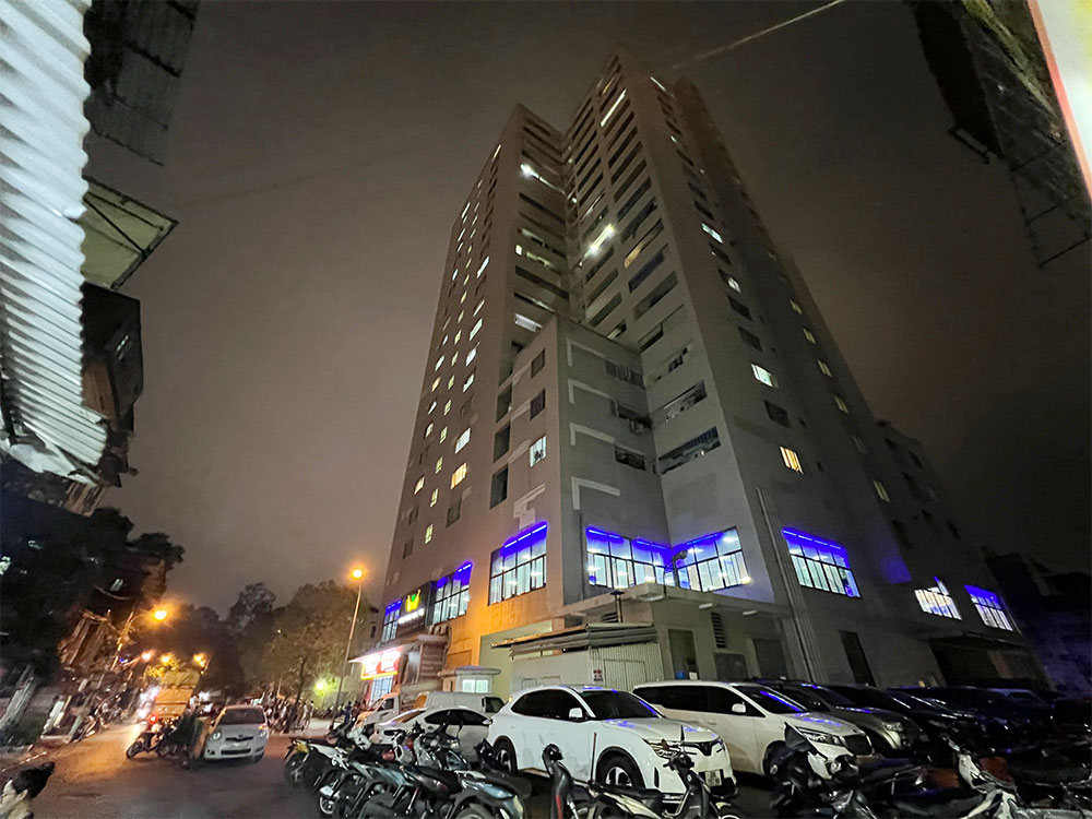 Hà Nội: Giải cứu cháu bé trên tầng 20 chung cư N03 - Nguyễn Công Trứ

